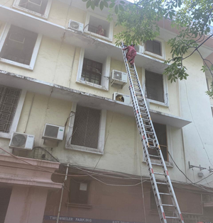 Seven rescued from after fire breaks out at Income Tax office in Delhi | Seven rescued from after fire breaks out at Income Tax office in Delhi