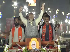 Lok Sabha Elections 2024: PM Modi Holds Mega Roadshow in Mumbai's Ghatkopar (Watch Video) | Lok Sabha Elections 2024: PM Modi Holds Mega Roadshow in Mumbai's Ghatkopar (Watch Video)