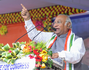 Mallikarjun Kharge targets PM Modi over '400 paar' slogan | Mallikarjun Kharge targets PM Modi over '400 paar' slogan Mallikarjun Kharge targets PM Modi over '400 paar' slogan | Mallikarjun Kharge targets PM Modi over '400 paar' slogan