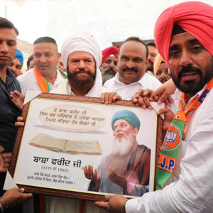 Amid heat and dust of campaigning, BJP’s Hans turns to Sufi music to strike a chord with Faridkot's miffed farmers | Amid heat and dust of campaigning, BJP’s Hans turns to Sufi music to strike a chord with Faridkot's miffed farmers
