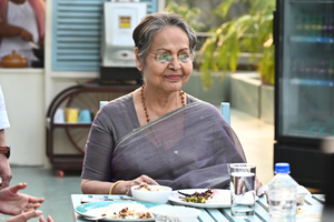 Rakhee Gulzar preferred hanging out with cast & crew during the shoot of 'Amar Boss' | Rakhee Gulzar preferred hanging out with cast & crew during the shoot of 'Amar Boss'