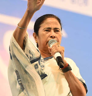 CM Mamata Banerjee tones down her observations on Ramakrishna Mission | CM Mamata Banerjee tones down her observations on Ramakrishna Mission CM Mamata Banerjee tones down her observations on Ramakrishna Mission | CM Mamata Banerjee tones down her observations on Ramakrishna Mission