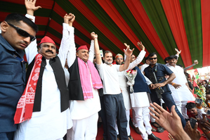 Drama at Rahul-Akhilesh joint poll rally in UP's Phulpur, duo leave without addressing crowd | Drama at Rahul-Akhilesh joint poll rally in UP's Phulpur, duo leave without addressing crowd Drama at Rahul-Akhilesh joint poll rally in UP's Phulpur, duo leave without addressing crowd | Drama at Rahul-Akhilesh joint poll rally in UP's Phulpur, duo leave without addressing crowd