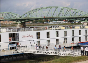 2 dead, 5 missing after boat collision in Hungary | 2 dead, 5 missing after boat collision in Hungary