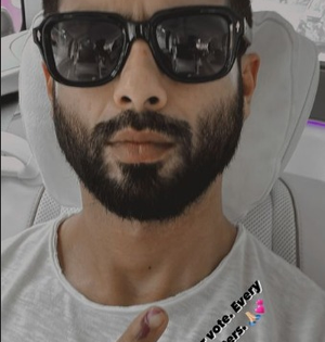 Shahid Kapoor says ‘every vote matters’ as he shows his inked finger | Shahid Kapoor says ‘every vote matters’ as he shows his inked finger Shahid Kapoor says ‘every vote matters’ as he shows his inked finger | Shahid Kapoor says ‘every vote matters’ as he shows his inked finger