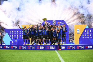 Serie A: Inter lift trophy after draw against Lazio | Serie A: Inter lift trophy after draw against Lazio Serie A: Inter lift trophy after draw against Lazio | Serie A: Inter lift trophy after draw against Lazio