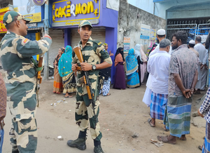 Polling percentage in Bengal 32.70 pc till 11 AM, much higher than national average | Polling percentage in Bengal 32.70 pc till 11 AM, much higher than national average