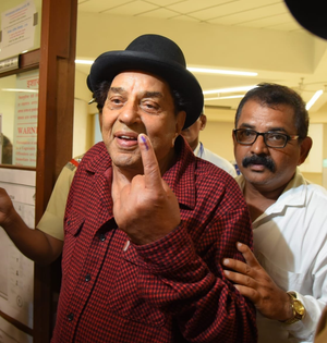 'The nation is our mother': Dharmendra's heartfelt message on why every citizen must vote | 'The nation is our mother': Dharmendra's heartfelt message on why every citizen must vote 'The nation is our mother': Dharmendra's heartfelt message on why every citizen must vote | 'The nation is our mother': Dharmendra's heartfelt message on why every citizen must vote