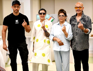 Hrithik joins father Rakesh Roshan and sister Sunaina to cast vote | Hrithik joins father Rakesh Roshan and sister Sunaina to cast vote Hrithik joins father Rakesh Roshan and sister Sunaina to cast vote | Hrithik joins father Rakesh Roshan and sister Sunaina to cast vote