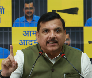 Arvind Kejriwal graffiti: Cops take cognizance, AAP blames BJP | Arvind Kejriwal graffiti: Cops take cognizance, AAP blames BJP Arvind Kejriwal graffiti: Cops take cognizance, AAP blames BJP | Arvind Kejriwal graffiti: Cops take cognizance, AAP blames BJP