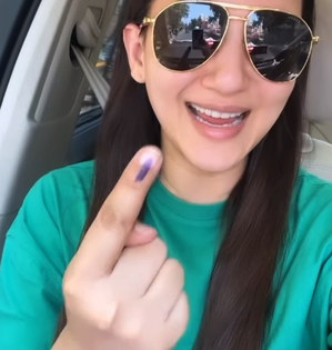 Gauahar Khan finally gets to vote after facing 'difficulties' at Mumbai polling booth | Gauahar Khan finally gets to vote after facing 'difficulties' at Mumbai polling booth Gauahar Khan finally gets to vote after facing 'difficulties' at Mumbai polling booth | Gauahar Khan finally gets to vote after facing 'difficulties' at Mumbai polling booth