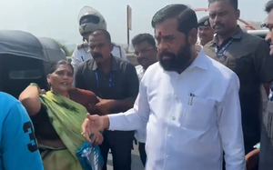Maharashtra CM Eknath Shinde Helps Elderly Accident Victims to Hospital on Voting Day (Watch Video) | Maharashtra CM Eknath Shinde Helps Elderly Accident Victims to Hospital on Voting Day (Watch Video) Maharashtra CM Eknath Shinde Helps Elderly Accident Victims to Hospital on Voting Day (Watch Video) | Maharashtra CM Eknath Shinde Helps Elderly Accident Victims to Hospital on Voting Day (Watch Video)