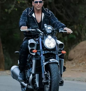 What happened when Akshay Kumar collided with Bangkok RTO's bike | What happened when Akshay Kumar collided with Bangkok RTO's bike What happened when Akshay Kumar collided with Bangkok RTO's bike | What happened when Akshay Kumar collided with Bangkok RTO's bike