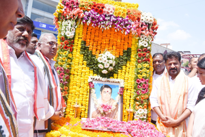 Telangana CM, Deputy CM pay tributes to Rajiv Gandhi | Telangana CM, Deputy CM pay tributes to Rajiv Gandhi