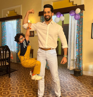 Karan Vohra's 'dumbbell friend' is 6-year-old Nihan: 'I sway him up & down' | Karan Vohra's 'dumbbell friend' is 6-year-old Nihan: 'I sway him up & down' Karan Vohra's 'dumbbell friend' is 6-year-old Nihan: 'I sway him up & down' | Karan Vohra's 'dumbbell friend' is 6-year-old Nihan: 'I sway him up & down'
