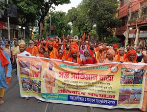 Monks take to streets in Kolkata to protest against Mamata's remarks on spiritual bodies | Monks take to streets in Kolkata to protest against Mamata's remarks on spiritual bodies