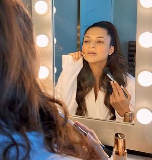 Divyanka Tripathi offers a peek into her makeup session: 'Masking the exterior' | Divyanka Tripathi offers a peek into her makeup session: 'Masking the exterior'