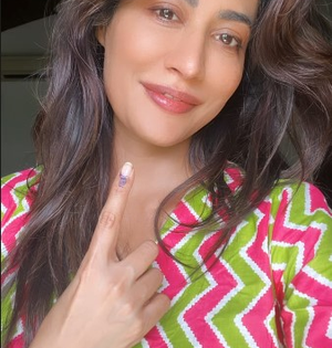 Chitrangda Singh casts her vote, calls upon all to exercise most important right | Chitrangda Singh casts her vote, calls upon all to exercise most important right
