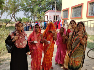 Brisk voting in Bihar's eight LS seats | Brisk voting in Bihar's eight LS seats