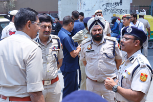 Delhi Police chief reviews security amid heavy deployment for peaceful polling day | Delhi Police chief reviews security amid heavy deployment for peaceful polling day