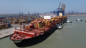 Largest container ship ever to arrive in India docks at Adani's Mundra Port | Largest container ship ever to arrive in India docks at Adani's Mundra Port