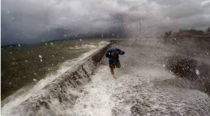 3 dead as typhoon hits Philippines | 3 dead as typhoon hits Philippines