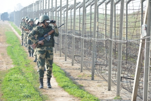 BSF fires at suspected Pak drone near LoC in J&K’s Poonch | BSF fires at suspected Pak drone near LoC in J&K’s Poonch