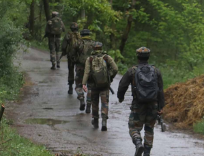 Jammu and Kashmir on High Alert: Security Forces in Running Gun Battle With Doda Terrorists (Watch video) | Jammu and Kashmir on High Alert: Security Forces in Running Gun Battle With Doda Terrorists (Watch video)