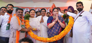 'Congress loves enemy country Pakistan', Smriti Irani sharpens attack in Punjab rally | 'Congress loves enemy country Pakistan', Smriti Irani sharpens attack in Punjab rally 'Congress loves enemy country Pakistan', Smriti Irani sharpens attack in Punjab rally | 'Congress loves enemy country Pakistan', Smriti Irani sharpens attack in Punjab rally