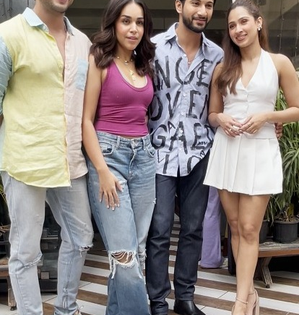 Team 'Ishq Vishk Rebound' paints Bandra red on promotional blitz | Team 'Ishq Vishk Rebound' paints Bandra red on promotional blitz Team 'Ishq Vishk Rebound' paints Bandra red on promotional blitz | Team 'Ishq Vishk Rebound' paints Bandra red on promotional blitz