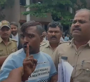 Gangster who had threatened Nitin Gadkari, thrashed after raising pro-Pakistan slogans in Karnataka court | Gangster who had threatened Nitin Gadkari, thrashed after raising pro-Pakistan slogans in Karnataka court Gangster who had threatened Nitin Gadkari, thrashed after raising pro-Pakistan slogans in Karnataka court | Gangster who had threatened Nitin Gadkari, thrashed after raising pro-Pakistan slogans in Karnataka court