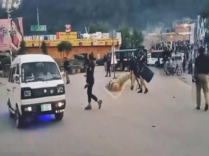 Anti-government march rocks Pakistan-occupied Kashmir again | Anti-government march rocks Pakistan-occupied Kashmir again Anti-government march rocks Pakistan-occupied Kashmir again | Anti-government march rocks Pakistan-occupied Kashmir again