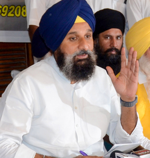 Akali Dal seeks release of farm leaders ahead of protest in Chandigarh | Akali Dal seeks release of farm leaders ahead of protest in Chandigarh Akali Dal seeks release of farm leaders ahead of protest in Chandigarh | Akali Dal seeks release of farm leaders ahead of protest in Chandigarh