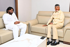 CM Chandrababu Naidu visits ailing Pawan Kalyan in Hyderabad | CM Chandrababu Naidu visits ailing Pawan Kalyan in Hyderabad