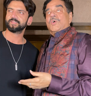 Ahead of Sonakshi’s wedding, father Shatrughan dines with Zaheer Iqbal and family | Ahead of Sonakshi’s wedding, father Shatrughan dines with Zaheer Iqbal and family Ahead of Sonakshi’s wedding, father Shatrughan dines with Zaheer Iqbal and family | Ahead of Sonakshi’s wedding, father Shatrughan dines with Zaheer Iqbal and family