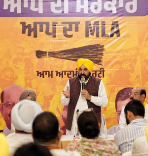 Congress, BJP leaders in Jalandhar join AAP in run-up to bypoll | Congress, BJP leaders in Jalandhar join AAP in run-up to bypoll Congress, BJP leaders in Jalandhar join AAP in run-up to bypoll | Congress, BJP leaders in Jalandhar join AAP in run-up to bypoll