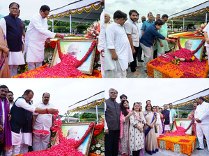 Telangana: Leaders pay tributes to former PM Narasimha Rao on birth anniversary | Telangana: Leaders pay tributes to former PM Narasimha Rao on birth anniversary Telangana: Leaders pay tributes to former PM Narasimha Rao on birth anniversary | Telangana: Leaders pay tributes to former PM Narasimha Rao on birth anniversary