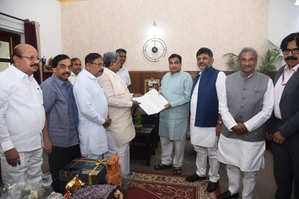 CM Siddaramaiah, state ministers meet Union Minister Nitin Gadkari | CM Siddaramaiah, state ministers meet Union Minister Nitin Gadkari CM Siddaramaiah, state ministers meet Union Minister Nitin Gadkari | CM Siddaramaiah, state ministers meet Union Minister Nitin Gadkari