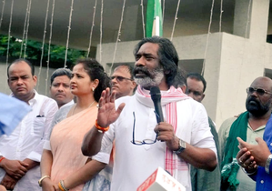Out on bail, Hemant Soren likely to become Jharkhand CM again | Out on bail, Hemant Soren likely to become Jharkhand CM again Out on bail, Hemant Soren likely to become Jharkhand CM again | Out on bail, Hemant Soren likely to become Jharkhand CM again