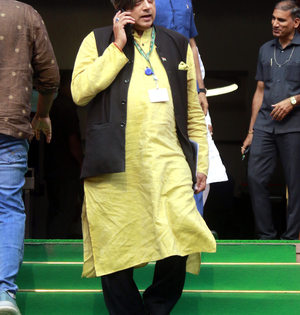 'Metaphors can be understood differently': SC stays defamation proceedings against Tharoor over ‘scorpion’ remark | 'Metaphors can be understood differently': SC stays defamation proceedings against Tharoor over ‘scorpion’ remark 'Metaphors can be understood differently': SC stays defamation proceedings against Tharoor over ‘scorpion’ remark | 'Metaphors can be understood differently': SC stays defamation proceedings against Tharoor over ‘scorpion’ remark