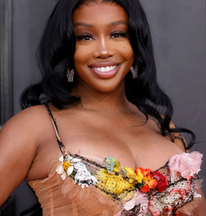 SZA's Glastonbury gig gets 15 minutes late, draws small crowd | SZA's Glastonbury gig gets 15 minutes late, draws small crowd SZA's Glastonbury gig gets 15 minutes late, draws small crowd | SZA's Glastonbury gig gets 15 minutes late, draws small crowd