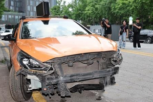 Three injured as taxi crashes into hospital in South Korea | Three injured as taxi crashes into hospital in South Korea