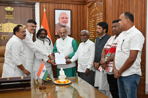 Champai Soren quits as Jharkhand CM, clears deck for Hemant Soren's reinstatement | Champai Soren quits as Jharkhand CM, clears deck for Hemant Soren's reinstatement Champai Soren quits as Jharkhand CM, clears deck for Hemant Soren's reinstatement | Champai Soren quits as Jharkhand CM, clears deck for Hemant Soren's reinstatement