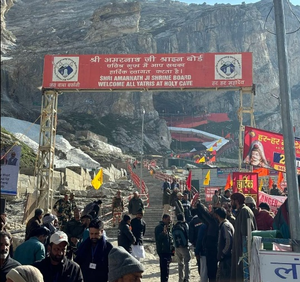 Registration begins for Amarnath Yatra 2025, pilgrims queue up at 540 bank branches | Registration begins for Amarnath Yatra 2025, pilgrims queue up at 540 bank branches Registration begins for Amarnath Yatra 2025, pilgrims queue up at 540 bank branches | Registration begins for Amarnath Yatra 2025, pilgrims queue up at 540 bank branches