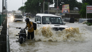 Man consumes phenyl in protest amid Jamnagar floods | Man consumes phenyl in protest amid Jamnagar floods