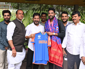 India pacer Siraj felicitated by Telangana CM | India pacer Siraj felicitated by Telangana CM India pacer Siraj felicitated by Telangana CM | India pacer Siraj felicitated by Telangana CM