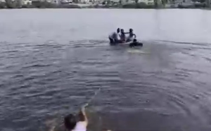 Hyderabad Heroism: Locals Save Man and Three Children After Car Plunges Into Lake (Watch Video) | Hyderabad Heroism: Locals Save Man and Three Children After Car Plunges Into Lake (Watch Video) Hyderabad Heroism: Locals Save Man and Three Children After Car Plunges Into Lake (Watch Video) | Hyderabad Heroism: Locals Save Man and Three Children After Car Plunges Into Lake (Watch Video)