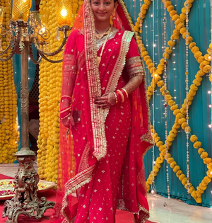 Shruti Bhist shops for red saree, handmade jewellery in Mathura for on-screen wedding | Shruti Bhist shops for red saree, handmade jewellery in Mathura for on-screen wedding Shruti Bhist shops for red saree, handmade jewellery in Mathura for on-screen wedding | Shruti Bhist shops for red saree, handmade jewellery in Mathura for on-screen wedding