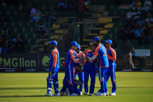 Avesh, Washington, Gill, and Rinku in awe of Ravi Bishnoi’s spectacular catch in third T20I | Avesh, Washington, Gill, and Rinku in awe of Ravi Bishnoi’s spectacular catch in third T20I Avesh, Washington, Gill, and Rinku in awe of Ravi Bishnoi’s spectacular catch in third T20I | Avesh, Washington, Gill, and Rinku in awe of Ravi Bishnoi’s spectacular catch in third T20I