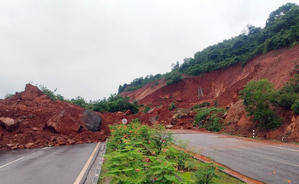 Karnataka Landslide: Death Toll Rises to 7, 15 Still Feared Trapped in Shirur (Watch Video) | Karnataka Landslide: Death Toll Rises to 7, 15 Still Feared Trapped in Shirur (Watch Video)
